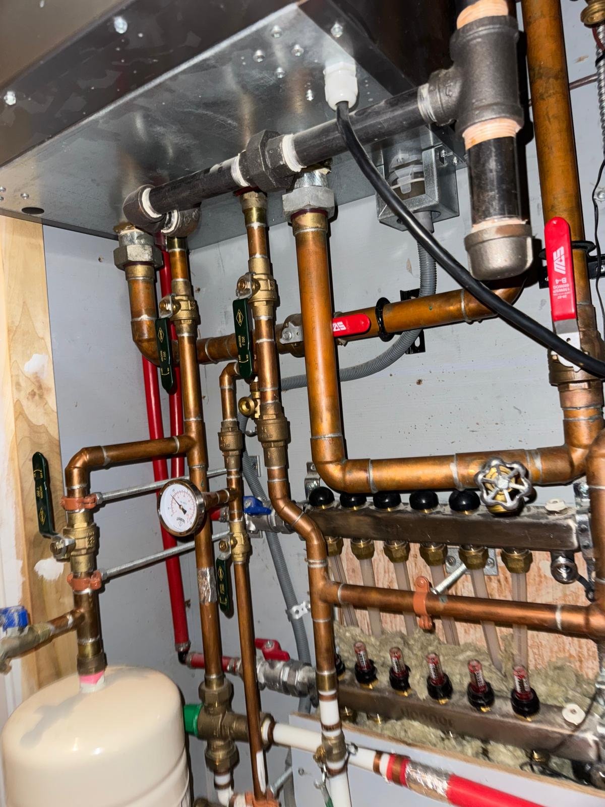 Copper plumbing manifold installed by Leviathan Plumbing